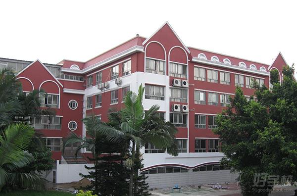 卓越高四复读好吗?学费多少呢,可以住宿吗,非