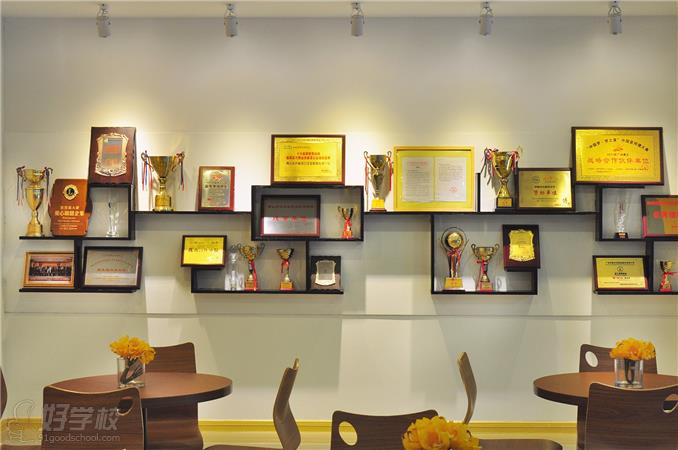 佛山国际美甲专业培训班-佛山伊丽莎白美容学