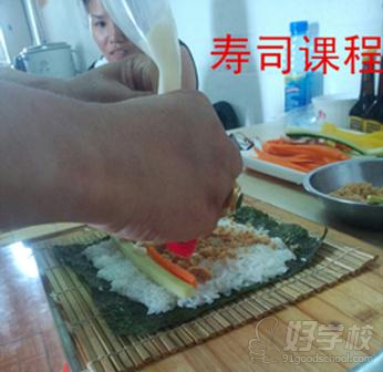 学员实操制作寿司