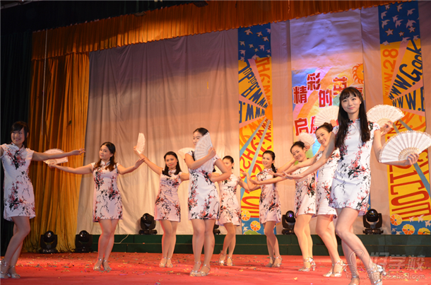 广州英豪学校隆重举行2015年迎新晚会精彩回
