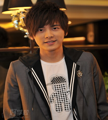 男生流行发型 男神李易峰发型您最爱哪款?