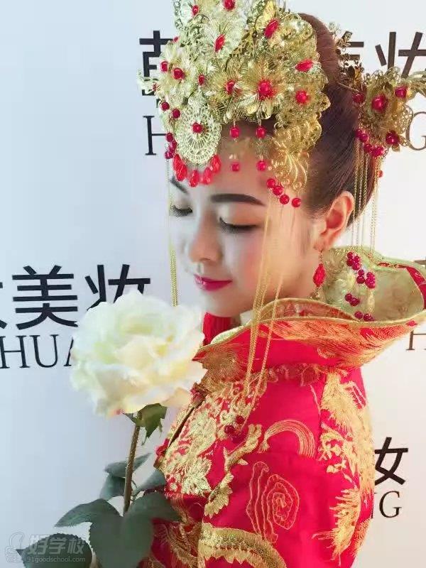 南宁韩国化妆全科班-广州超岳国际美容美发职