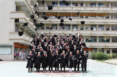 广州通用职业技术学校学生毕业照-广州通用职