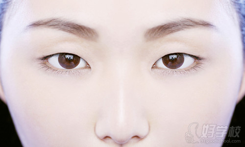 大眼睛画出来,化妆达人教您单眼皮如何画眼线