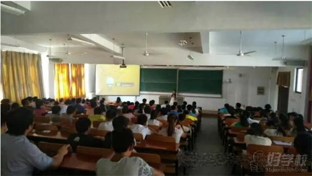 年ITjob首场宣讲会暨校园专题招聘会在武汉纺