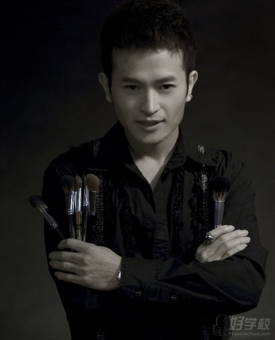 湖南玲丽彩妆培训学校中国顶尖彩妆大师--胡特