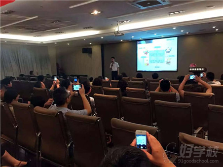 龙文教育潮汕家庭讲座完美落幕-广州龙文教育