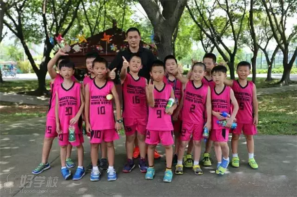 第二期夏令营活动回顾-深圳飞跃巅峰篮球培训
