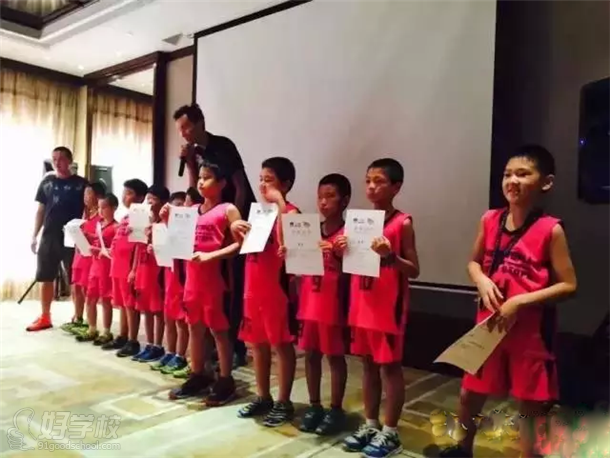 第二期夏令营活动回顾-深圳飞跃巅峰篮球培训