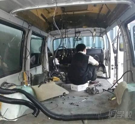 久久汽车美容道奇公羊内饰翻新改装案例-南京