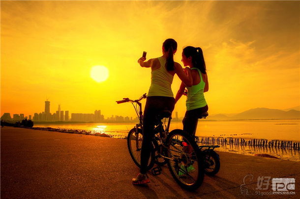 热烈庆贺中鹏培训师生在鹏城金秋社区文化艺