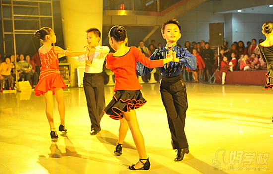 少儿跳拉丁舞有哪些常见的坏习惯?