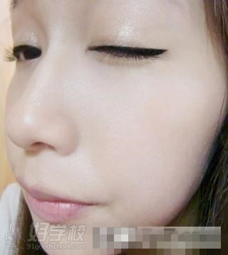 懒人如何快速学会化妆步骤 最简单眼线画法教