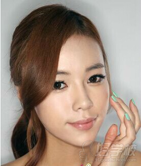 新手几个步骤搞定化淡妆-南昌晶炫化妆摄影培