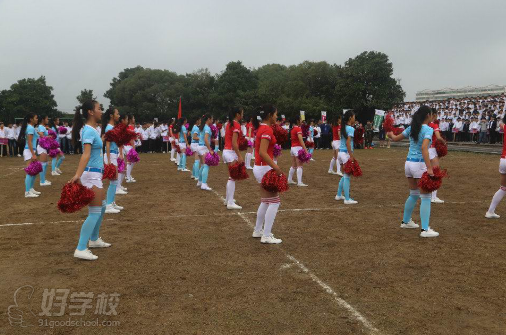 南昌向远轨道技术学校举办第八届校运动会梦