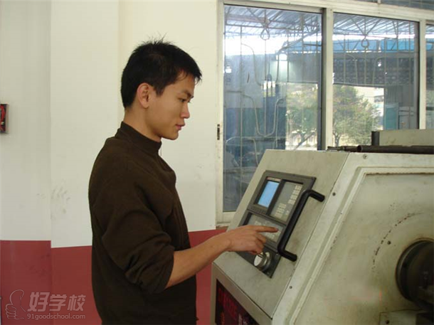 江阴明锐电脑数控培训学员就业风采-江阴明锐