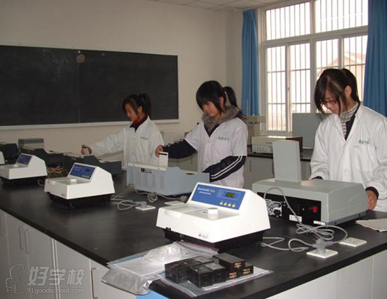 南京医药中专的校园环境以及教学设施怎么样?