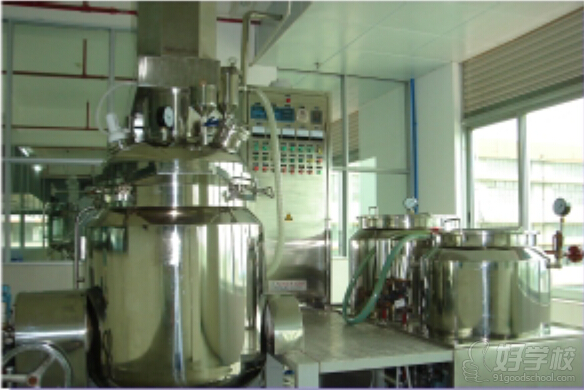 广州《化妆品技术》初中起点3年制中专班-广东