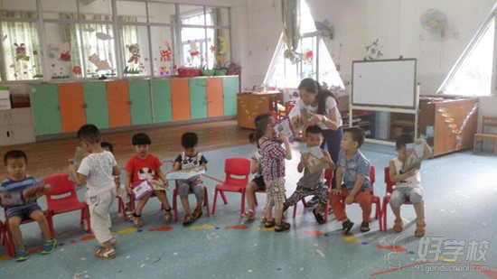 学前教育专业2013级学生赴幼儿园实习-广东省