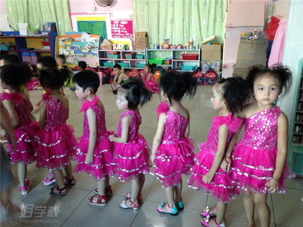 智本学校师生助力深圳公明合水口幼儿园毕业典