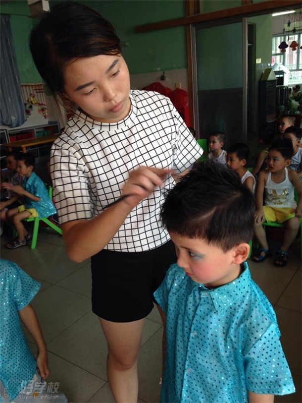 智本学校师生助力深圳公明合水口幼儿园毕业典