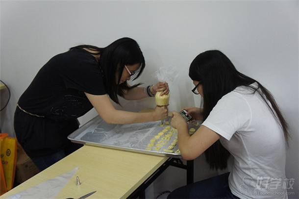 圆梦国际五四青年节活动-广州圆梦国际烘焙-好