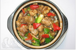 鸡肉煲仔饭
