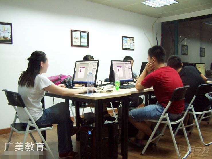 零基础入门,广州学专业平面设计需要花多少钱