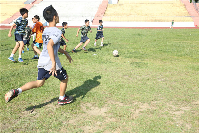 深圳中小学生足尖风暴-青少年足球训练夏令营