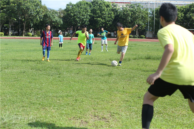 深圳中小学生足尖风暴-青少年足球训练夏令营