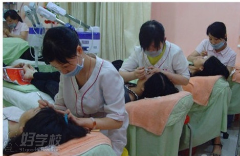 广州高级纹绣师技术培训班-广州皇家金孔雀美