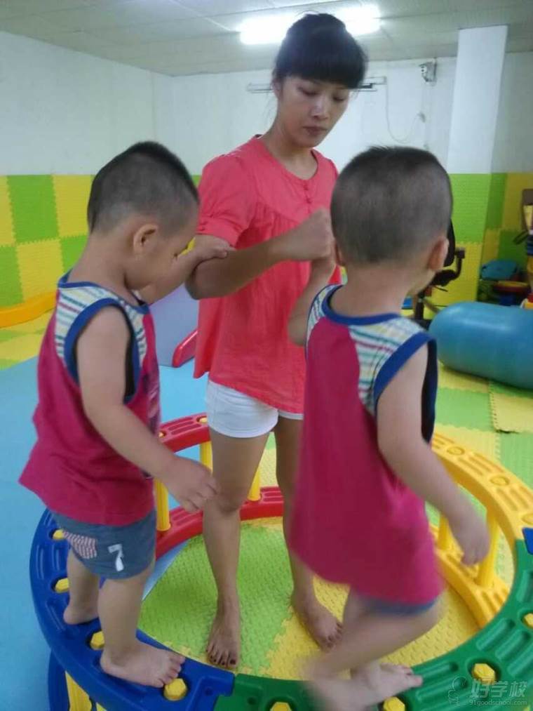 佛山蒙氏早教师培训课程-佛山爱幼童教育-【学