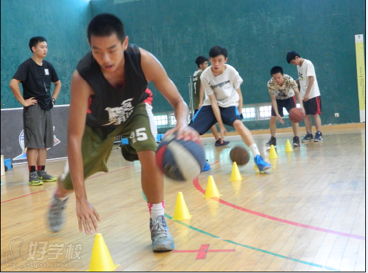 广州篮球训练寒假班-广州篮途特训-【学费,地址