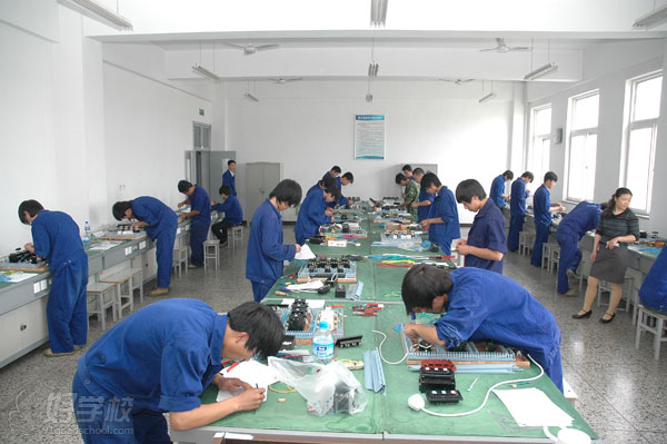 广州电气自动化设备安装与维修专业初中起点3
