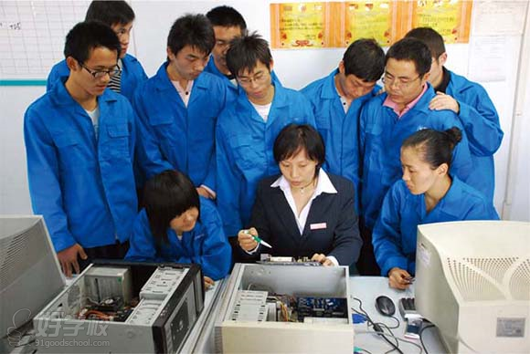 广州《计算机应用与维修》三年制中技招生班(