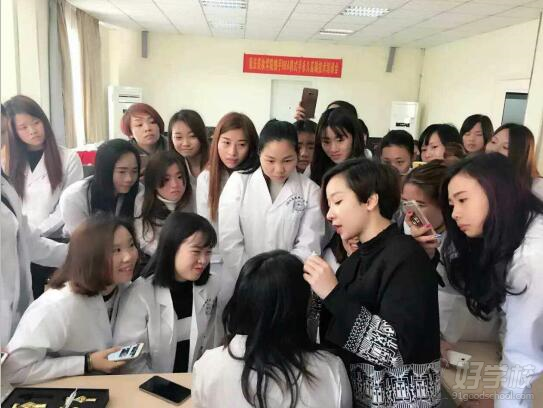 成都美发培训职业学半岛体育,半岛体育官方网站,百家乐棋牌返水