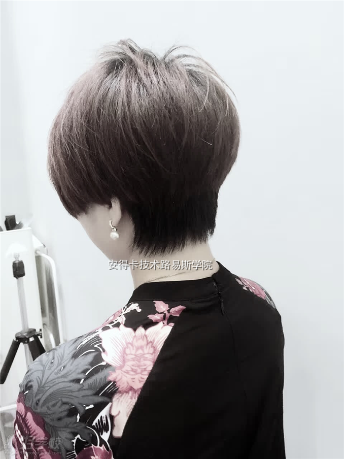 北京助理提升发型师经典剪裁美发培训课程-北