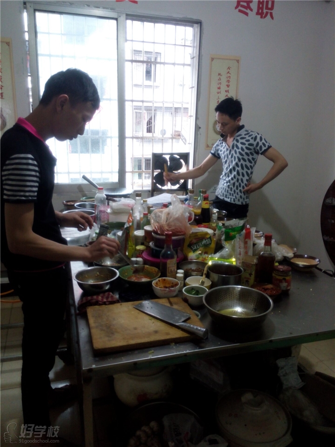 重庆巴香轩餐饮技术培训中心学员实操现场
