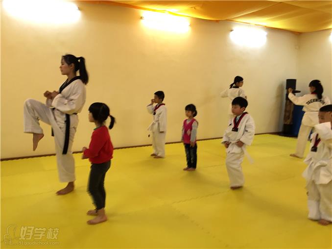 广州少儿文体跆拳道培训班-广州德艺文体培训