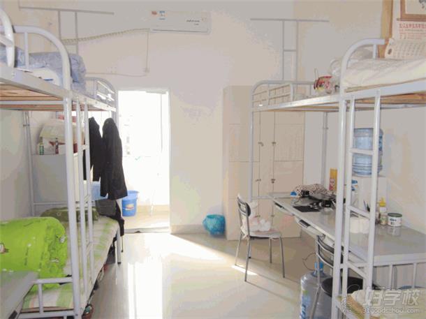 福建厦门华夏技术学校宿舍照片有没有,越多越