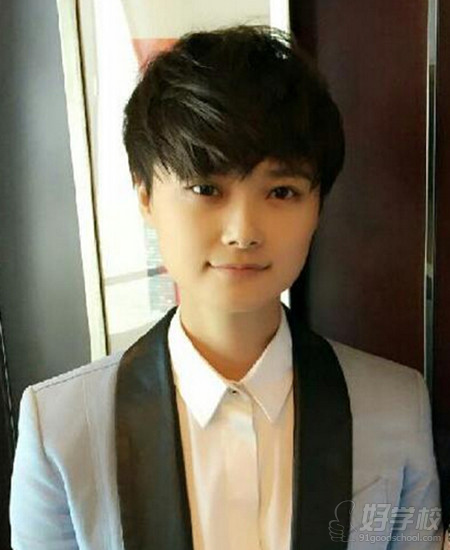 短发也可以性感,女明星示范性感短发-广州依琳