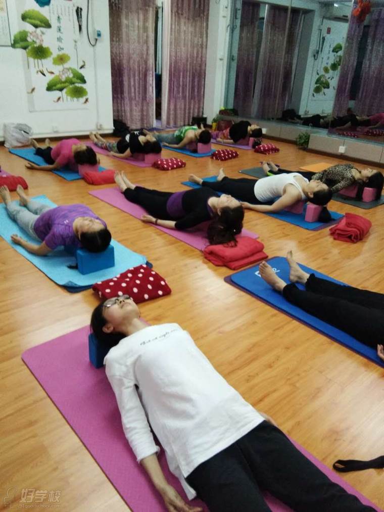 武汉肚皮舞培训班-武汉青莲瑜伽教练培训学院