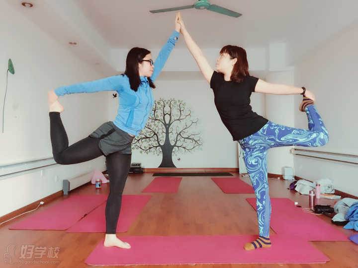 成都瑜伽私教导师培训班-九九瑜伽培训学院-【