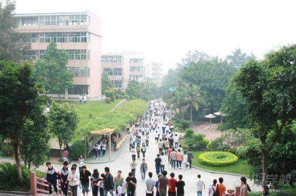 广州市场营销专业杰丽斯营销策划班高中起点三