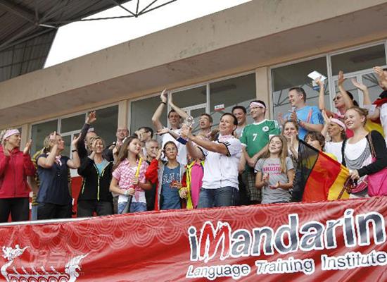 广州爱马德学校龙舟赛活动精彩花絮(组图)