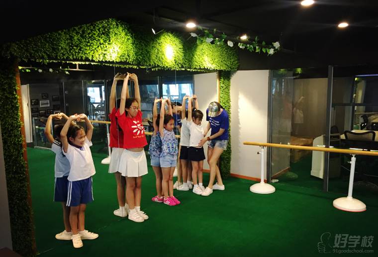 深圳少儿模特培训班-深圳亚美国际礼仪模特培