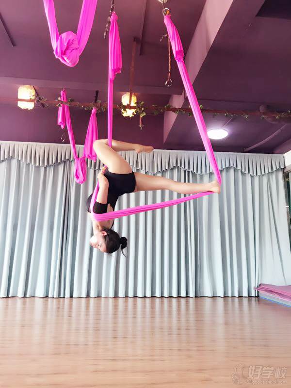 深圳空中瑜伽一二级导师培训-深圳爱尚瑜伽培