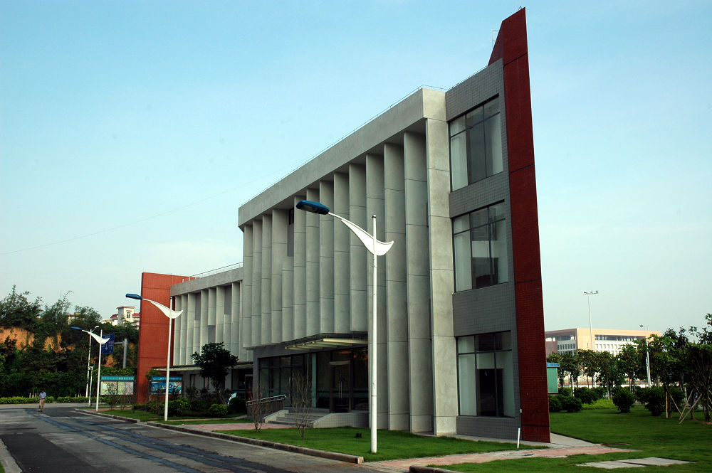 广东外语外贸大学是1995年由原广州外学院和原广州对外贸易学院