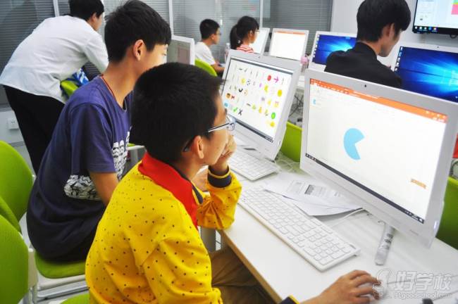想学习Python编程,重庆哪里有好的培训学校?