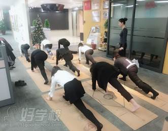 广州瑜伽教练班价格费用_学多久